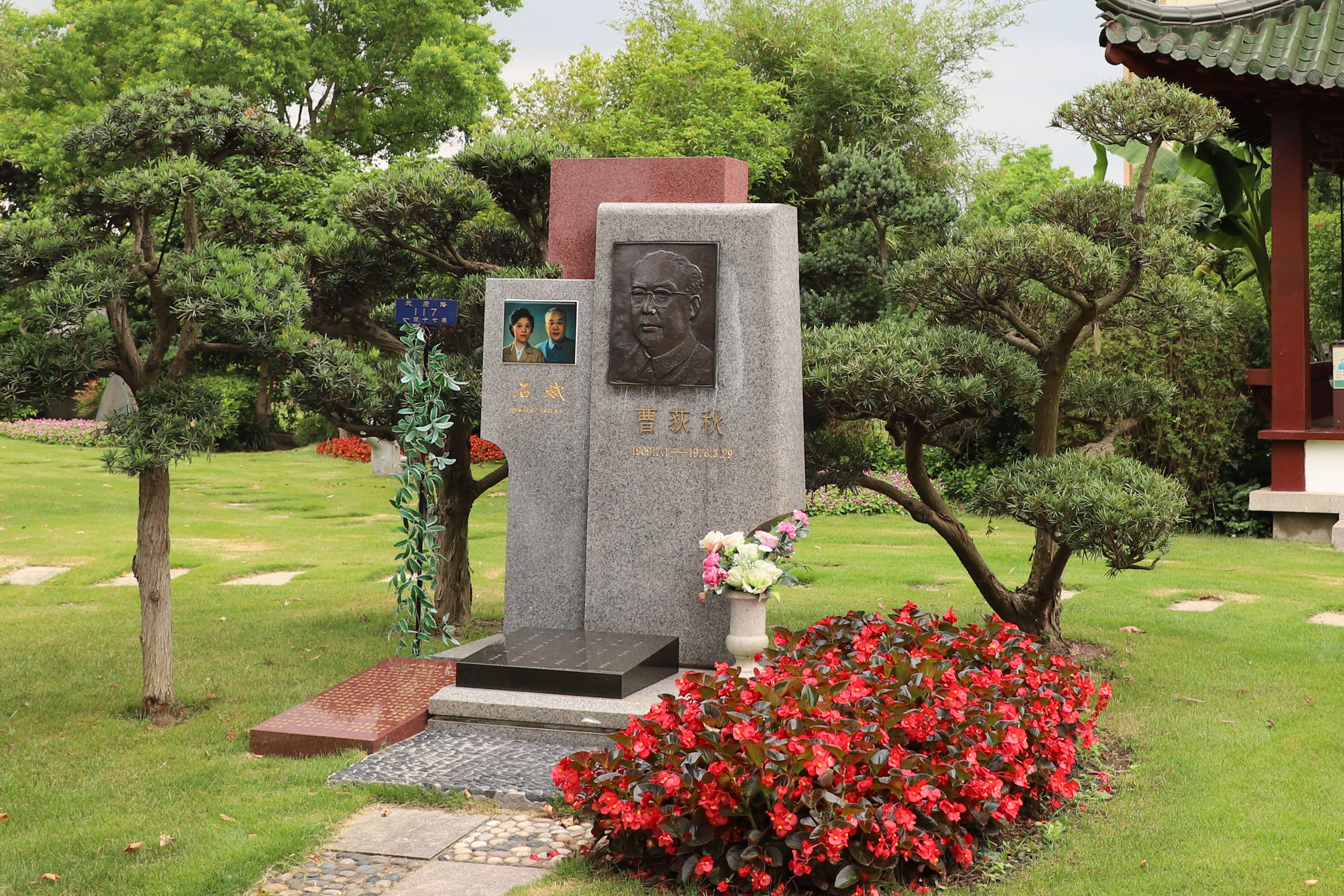 <b>历史回响：曹荻秋纪念碑下的敬仰与思考</b>