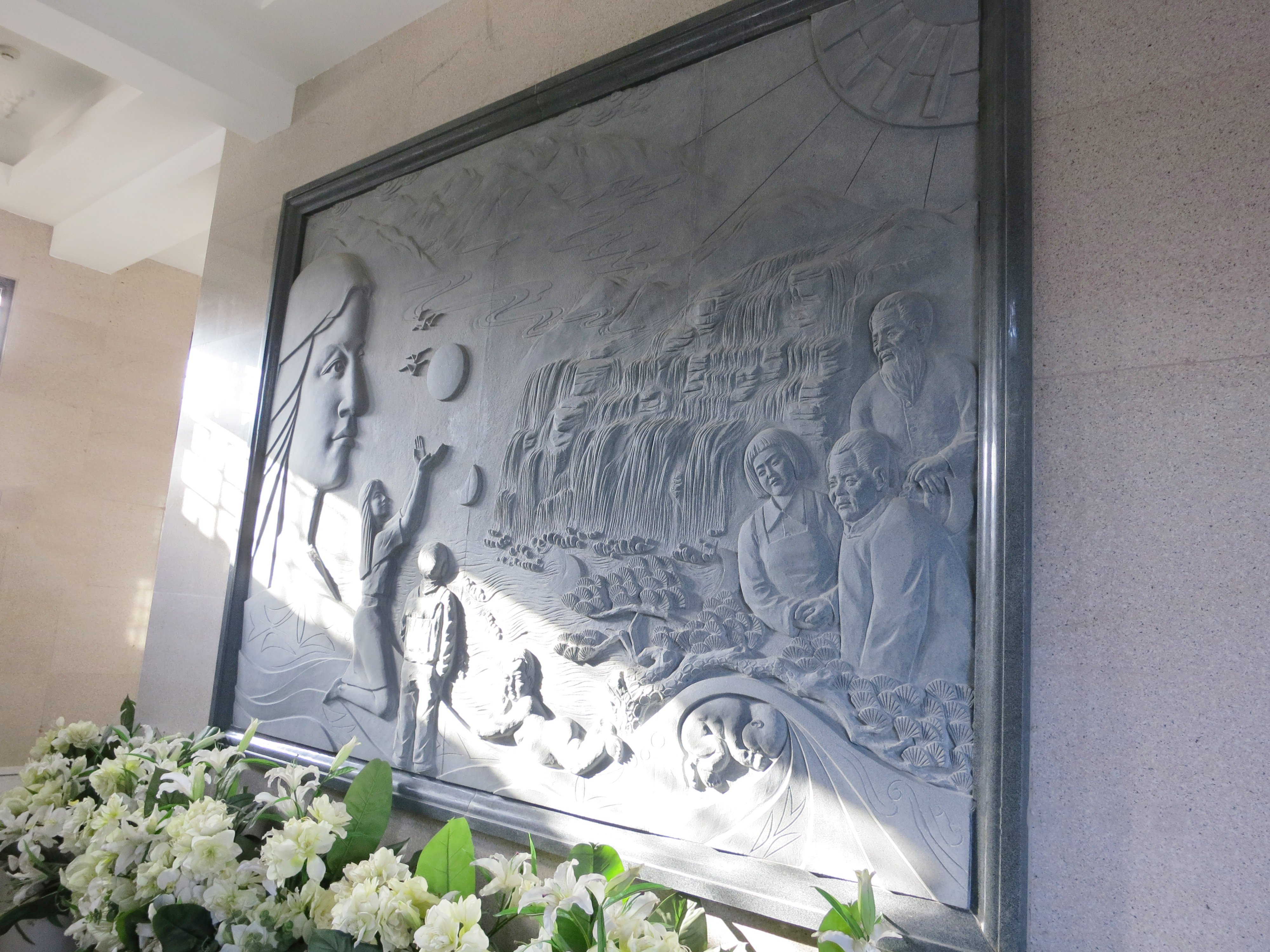 石上轮回：浮雕中的时间诗学