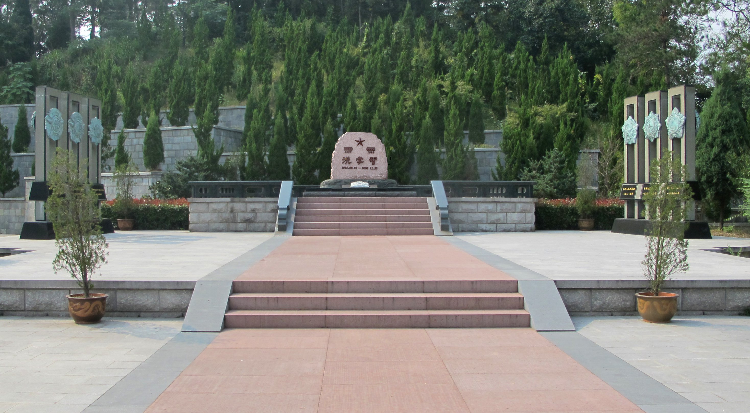 石上春秋：碑雕艺术中的生命叙事与民族记忆