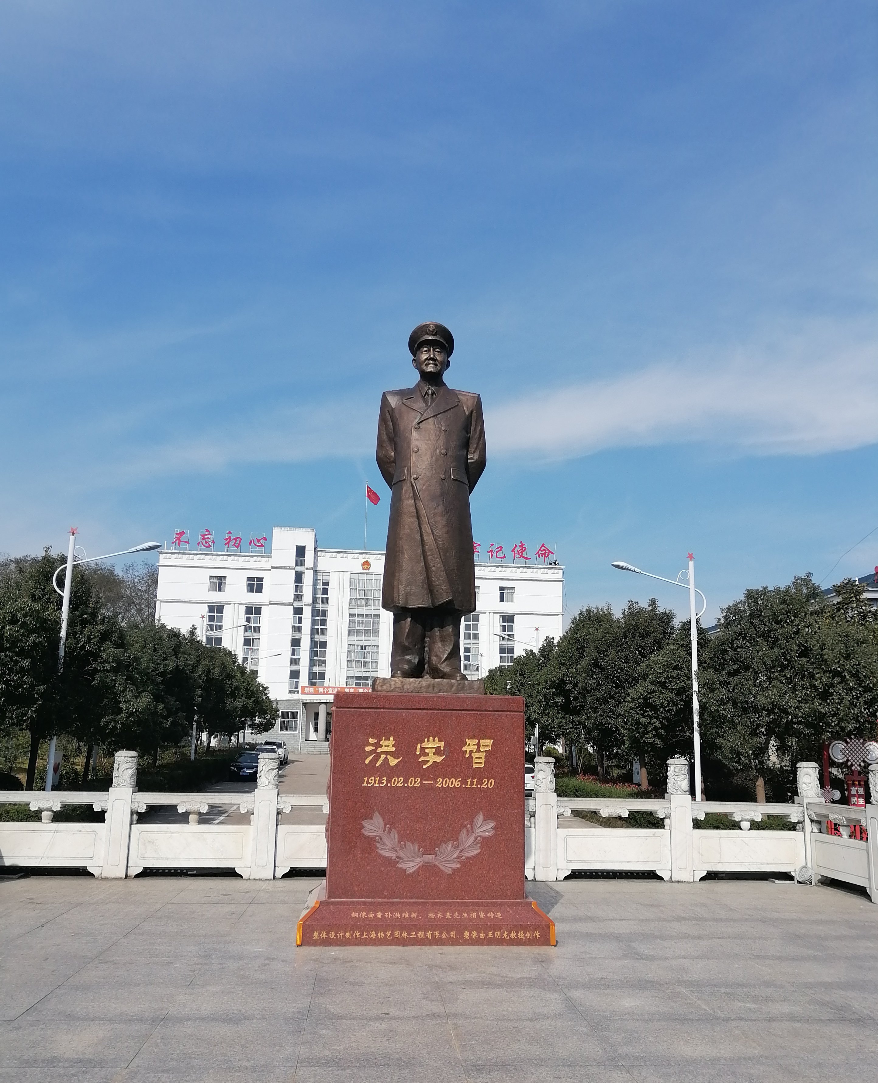 墓园铜韵，不朽的人文记忆